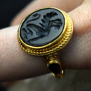 Vintage Signet Ring, Man Onyx Signet, Ancient Jewelry Design, Sphinx Intaglio Ring, Onyx Intaglio Ring, Gold Signet Ring, Man Seal Ring