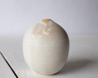 Handmade Small Pottery Vase – Minimalist Ceramic Bud Vase, Modern Home Decor