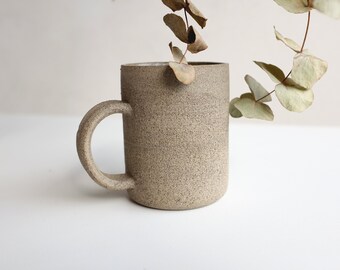 Tasse à café minimale faite à la main - Tasse à café en grès - Tasse en céramique - Tasse à café en poterie moderne - Poterie rustique - Tasse simple