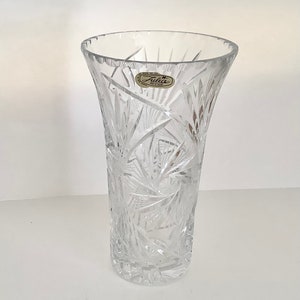 Hand Cut Crystal Vase,Vintage Julia Vase,24% Lead Crystal Vase,Made in Poland,Christmas Valentines Mother’s Day Anniversary Gift for Her