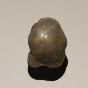 Sehr schöner, natürlicher Saphir-Sternkristall, anpoliert 67 Carat Beautiful STAR SAPPHIRE half polished Bild 1