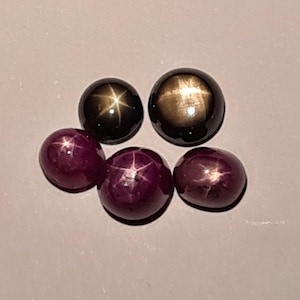 With video: Beautiful small lot of round star rubies from India and star sapphires from Thailand ***