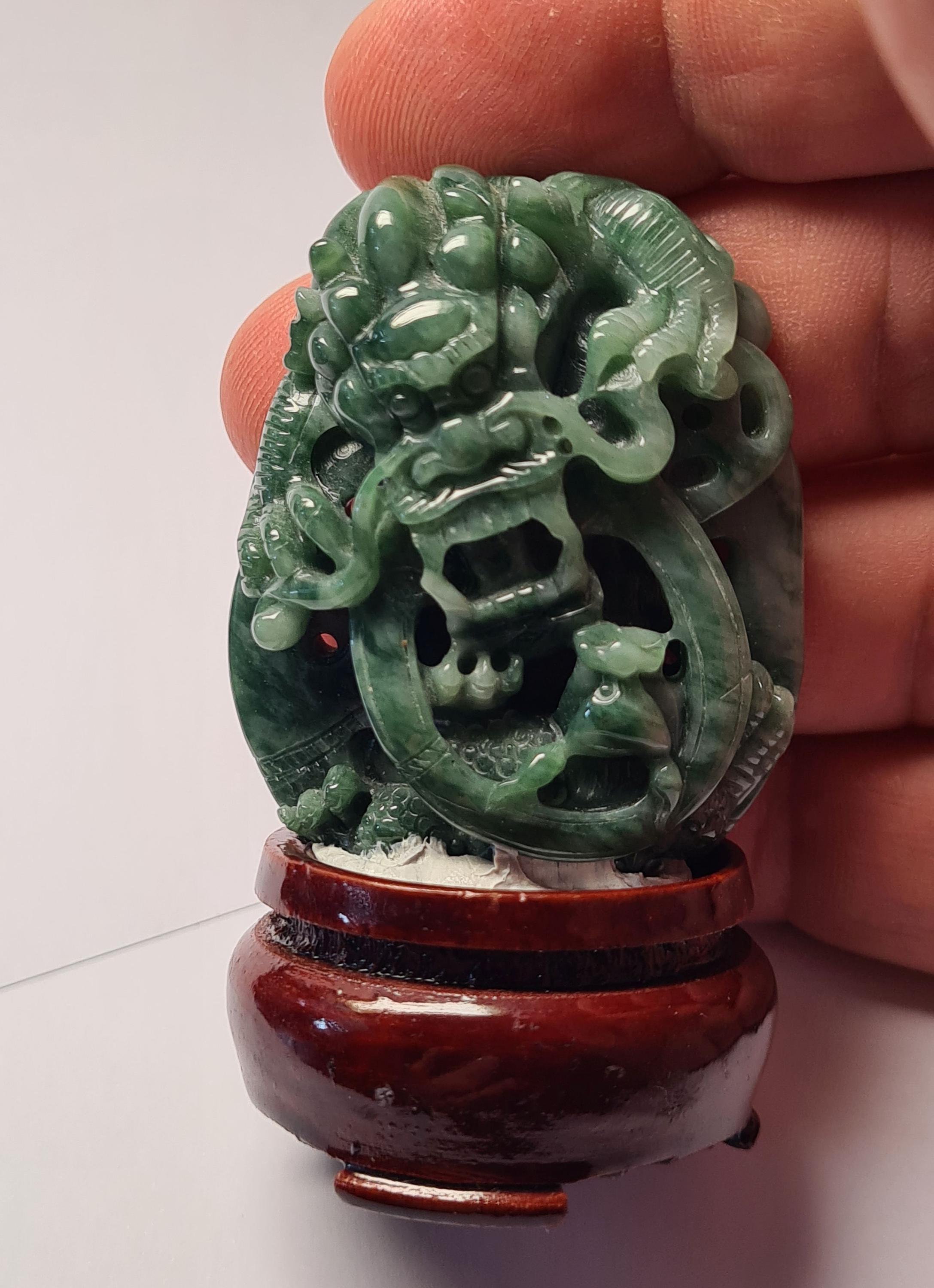 TOP – 翡翠彫刻 DRAGON、本物の翡翠、非常に立体的、濃い緑色