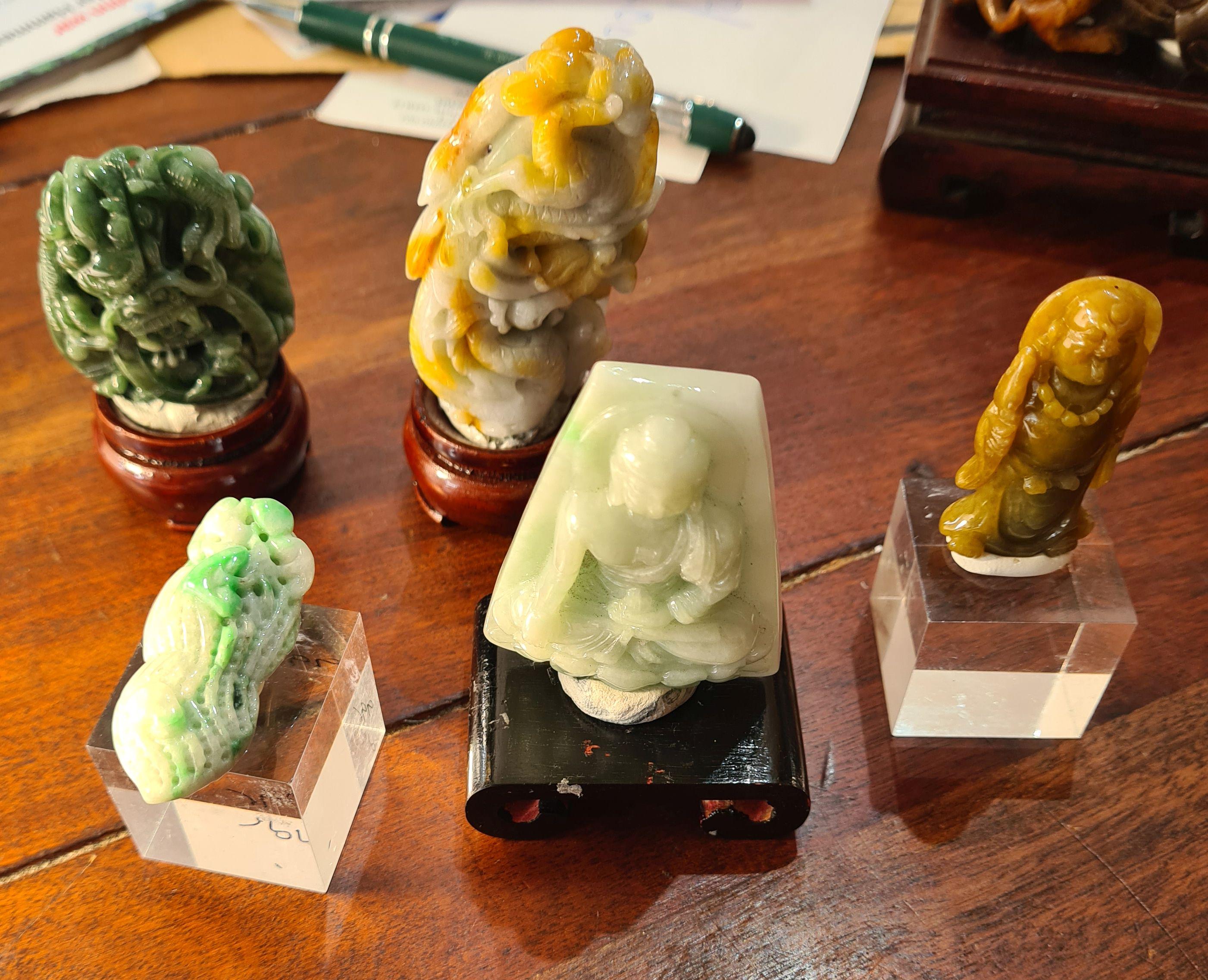 TOP – 翡翠彫刻 DRAGON、本物の翡翠、非常に立体的、濃い緑色
