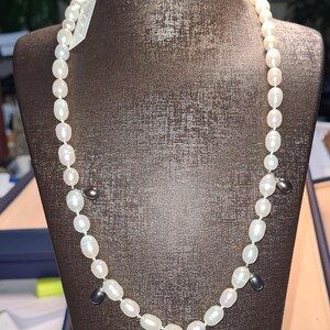 Sehr schönes, großes COLLIER aus *** feinen SW - Perlen – weiss & schwarz ***