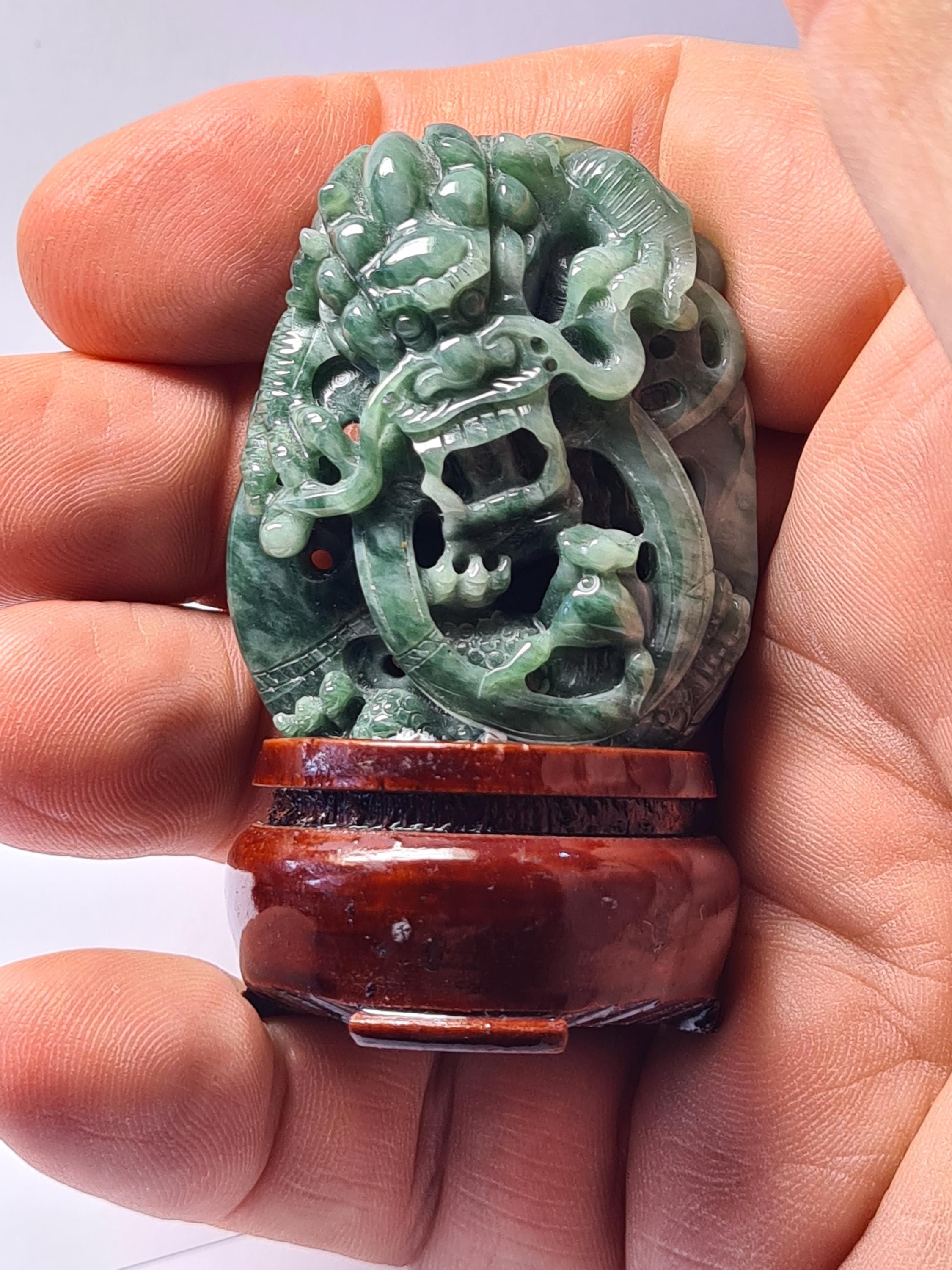 翡翠 ドラゴン 彫刻 龍 ミャンマー産天然無処理翡翠 ドラゴン 龍 玉璽 インテリア ホワイト 薄