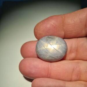 INTERESSANT *** Sehr schöner, GROSSER - DESIGN – Sternsaphir, selten *** Beautiful Star Sapphire with a sharp star and huge 126 cts, Burma