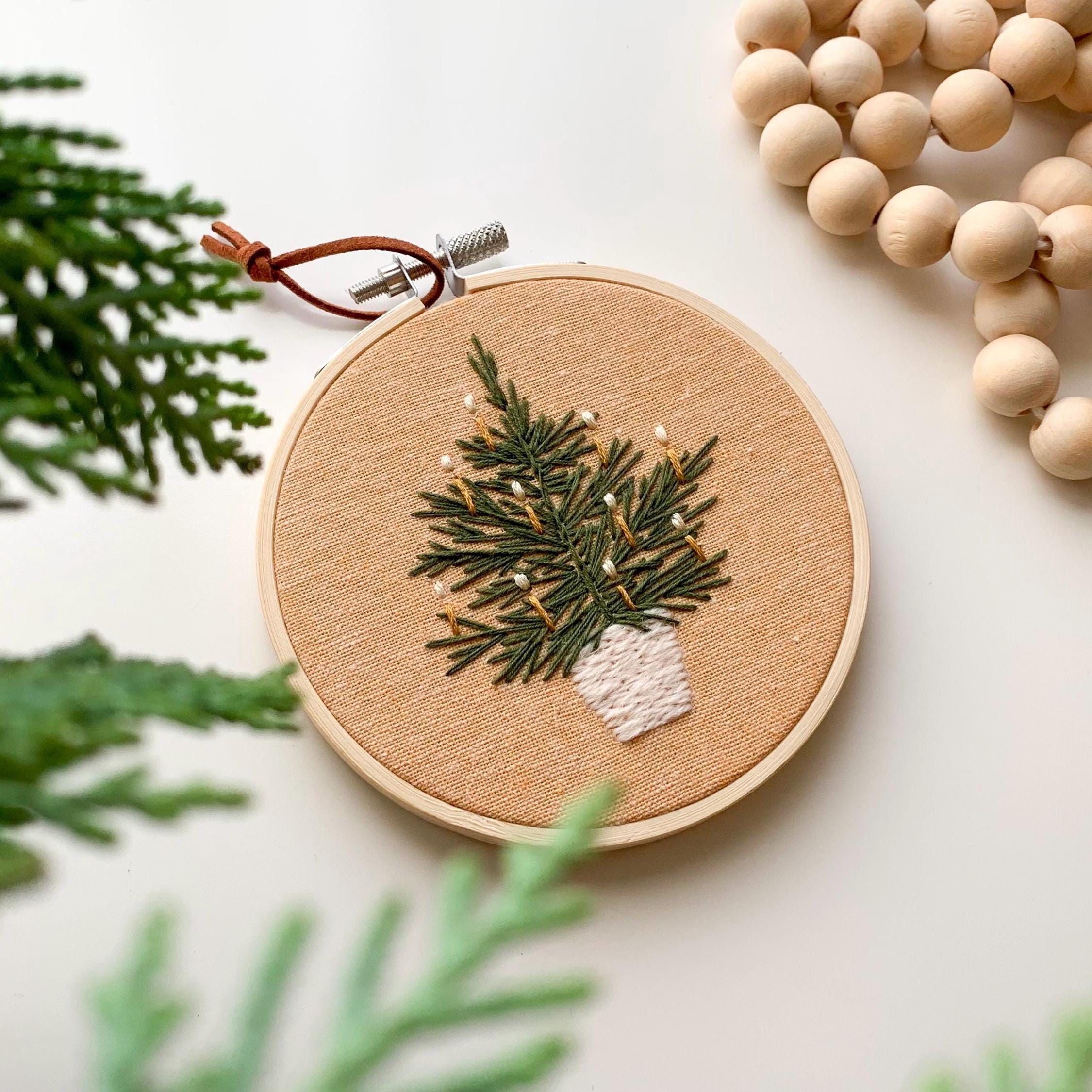 Coffret Scrapbooking Fille Sew & So On Kit De Broderie Artisanale, Poinsettias De Noël Comprenant Tous Les Accessoires Nécessaires - Idéal Pour Les Adultes Et Les Enfants Plus âgés, Fait Un Excellent