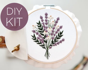 Lavender and Daisies embroidery kit, embroidery kit lavender, lavender embroidery beginner diy kit, embroidery lavender bouquet