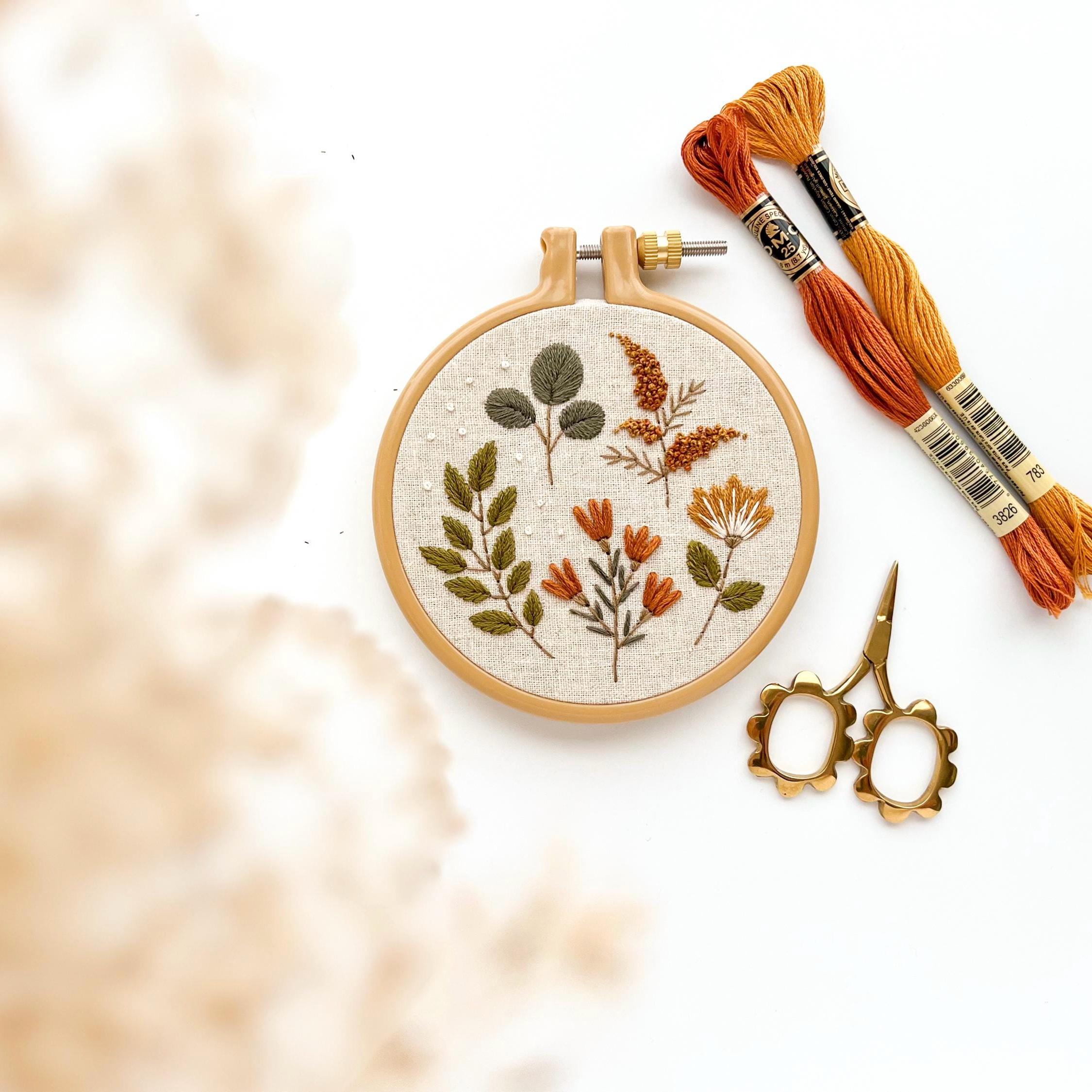 秋のお祝いに！白　紅葉刺繍　金箔　付け下げ　パールトーン済み 金の舞 ジュエリー プチパッケージ 1.5mm角