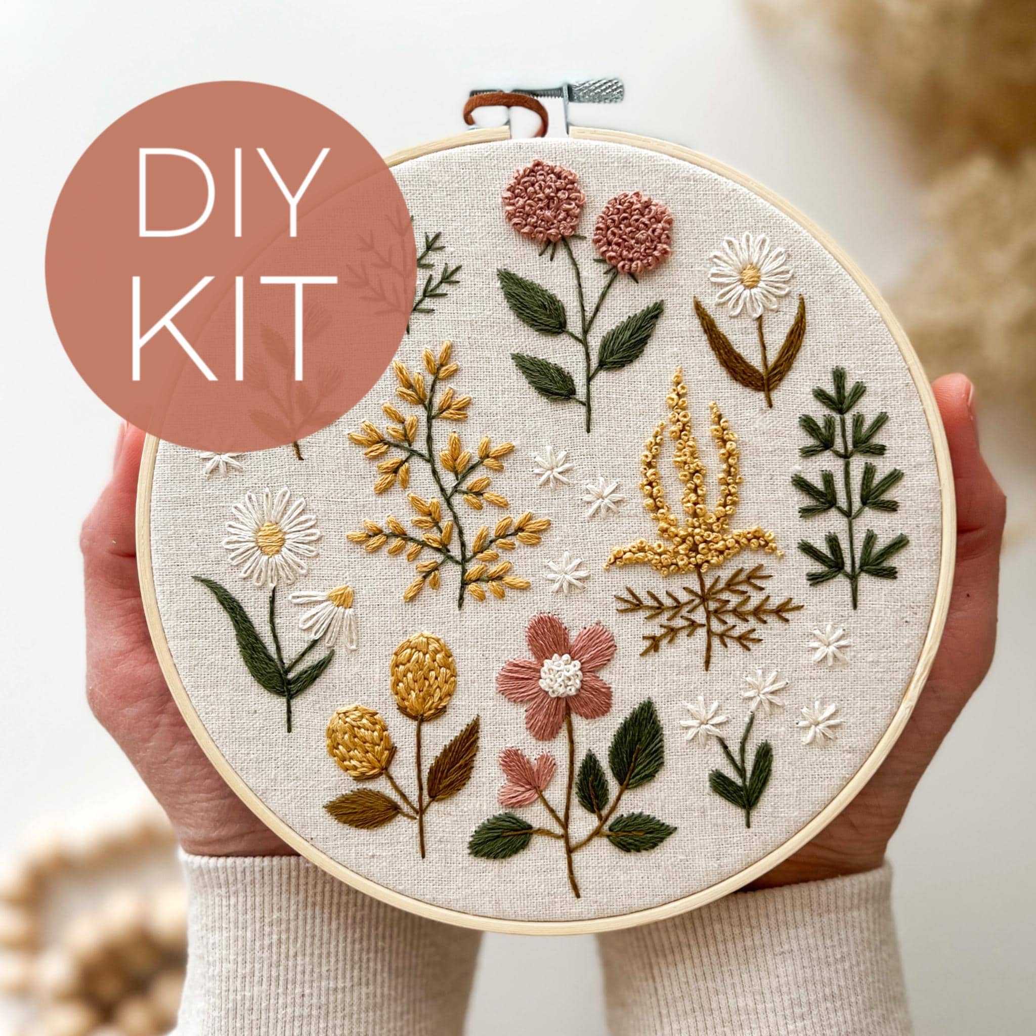 ハンドメイド　刺繍クロス　「wild flowers & leaves」 Vintage Wildflowers Embroidery Kit, Floral Hand Embroidery Kit for