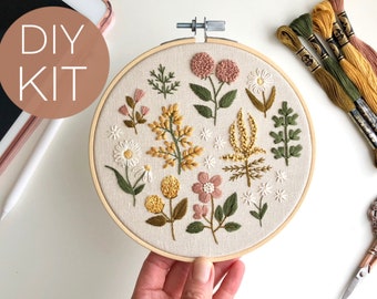 Vintage Wildflowers Embroidery Kit, floral hand embroidery kit for beginners, botanical embroidery pattern, diy hoop art kit