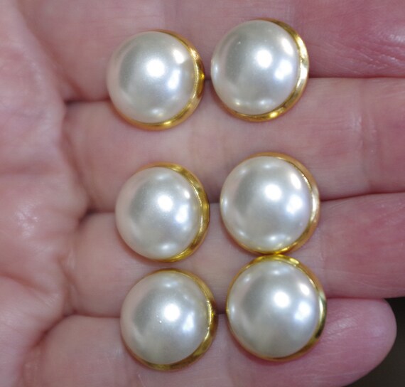 In Honer Of Ruth Bader Ginsburg 17MM Round Pearl S