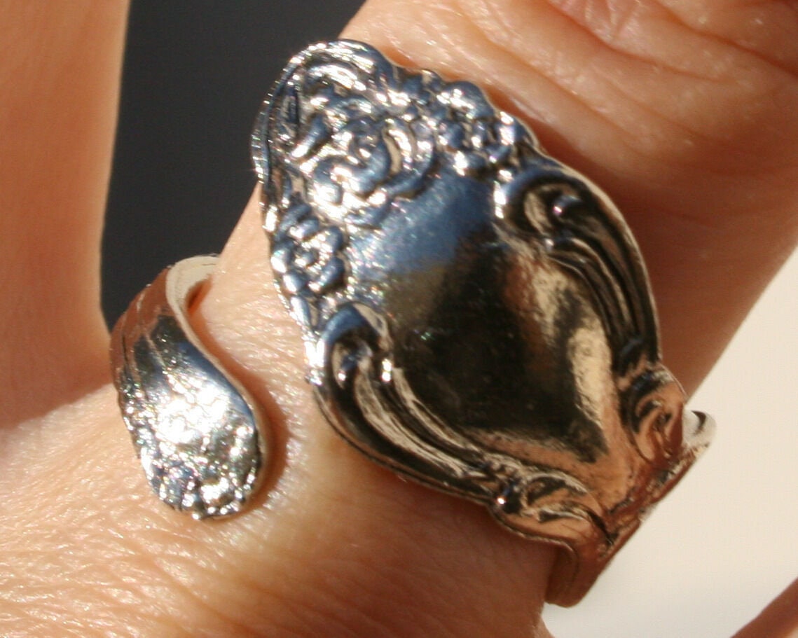 VINTAGE GORGEOUS SILVER TONE LARGE DETAILED SPOON NON ADJUSTABLE RING VINTAGE GORGEOUS SILVER TONE LARGE DETAILED SPOON NON ADJUSTABLE RING