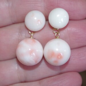 Antieke 14K Italië Angel Skin Coral Ball Stud Oorbellen W 13MM Coral Jackets