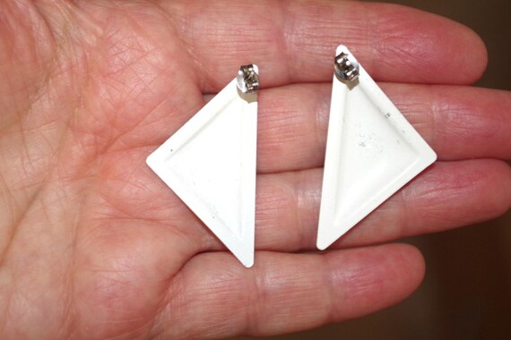 Retro White Triangular Stud Earrings - image 3