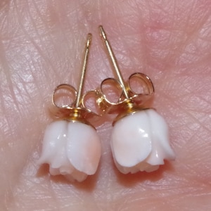 Brincos de pino vintage 14K GF Angel Skin Coral Rose (6 mm)