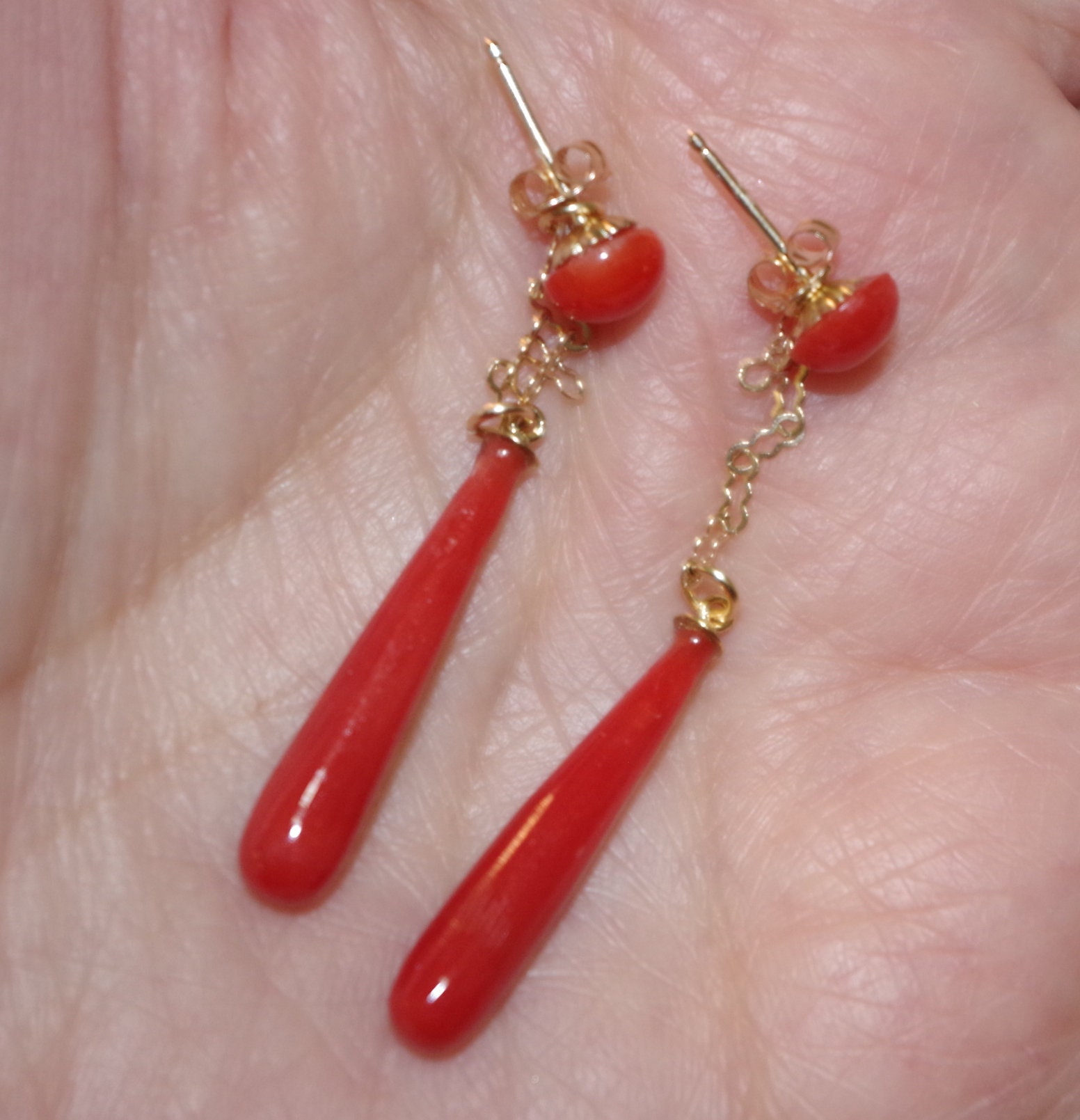 VINTAGE 14K 40MM UNDYED OX RED ITALIAN CORAL TEAR DROP LEVER BACK EARRINGS VINTAGE 14K 40MM UNDYED OX RED ITALIAN CORAL TEAR DROP LEVER BACK EARRINGS
