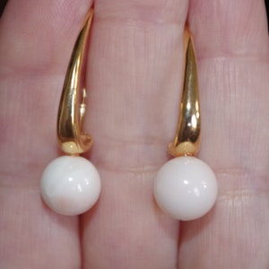 Handgemaakte fancy 14K GF Angel Skin Blush Coral Drop 10 mm bal grote oordopjes