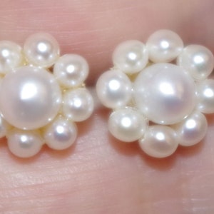 Vintage Cultured Seed Pearl 10MM Flower Stud Earrings In 14K Gold