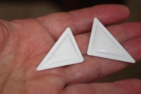 Retro White Triangular Stud Earrings - image 2