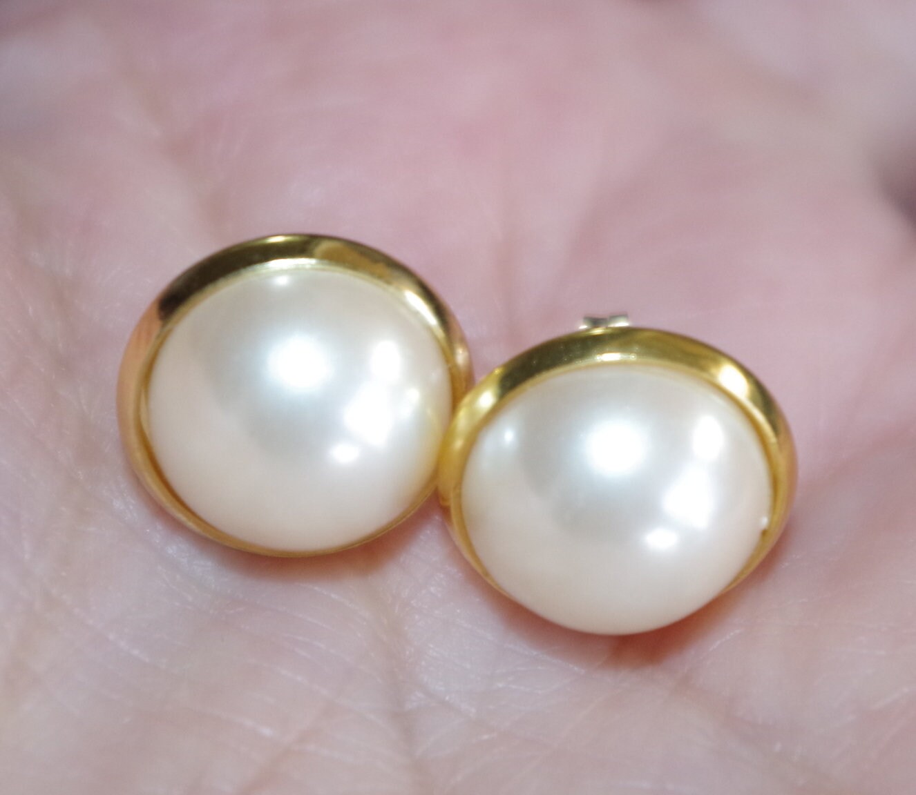 In Honer of Ruth Bader Ginsburg 14MM Round Pearl Stud