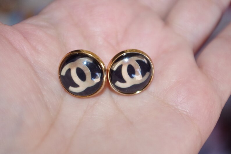 HandMade Vintage Beautiful Interlocking Logo Black Lucite Stud Earrings