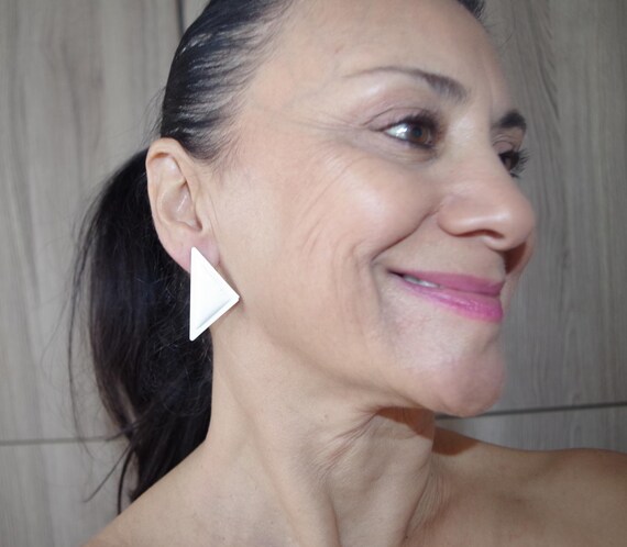 Retro White Triangular Stud Earrings - image 6