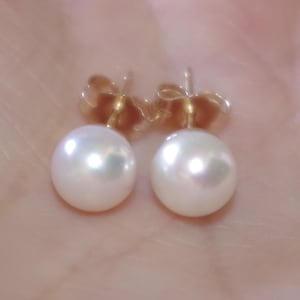 14K Vintage 7MM White  Round Akoya Pearl Stud Earrings