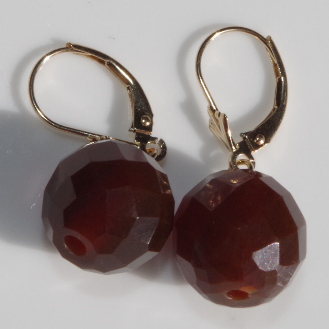 Pendientes largos de mujer blancos para el verano, los mejores de Madrid