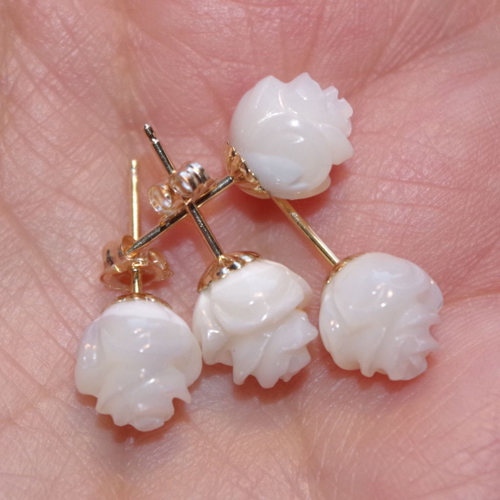 Orecchini Leverback A Fiore Con Cristalli Bianchi E Madreperla, Placcati Oro Bianco 18kt - Foto 4