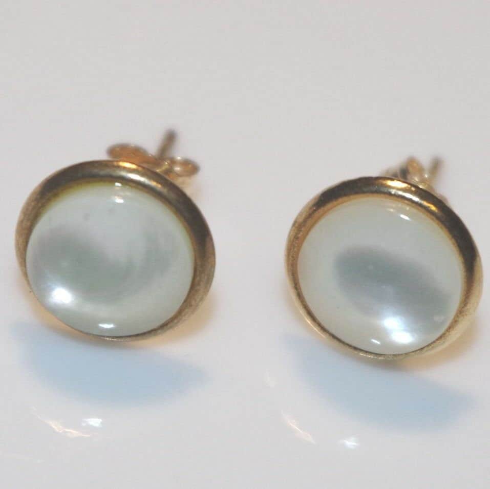 Details about VINTAGE GENUINE 14K GF QUALITY MOTHER OF PEARL ROUND DOME 10MM STUDS EARRINGS Details about VINTAGE GENUINE 14K GF QUALITY MOTHER OF PEARL ROUND DOME 10MM STUDS EARRINGS