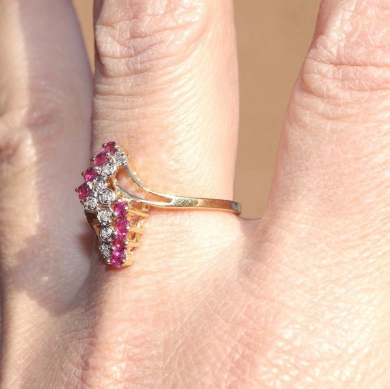 10K Gold Ruby & Diamond Cluster Chevron Ring - Si… - image 6