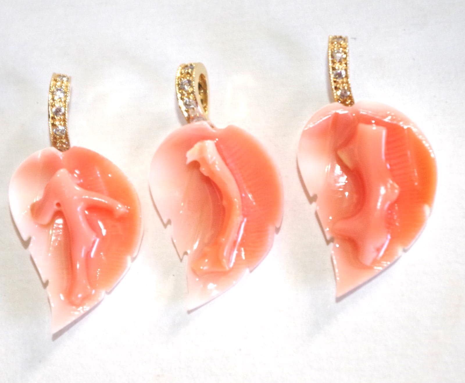 Pendentif Vintage En Corail Et Or 14K - Forme Gland Et Feuille De Chêne - Bijou Ancien Et Charme Rétro