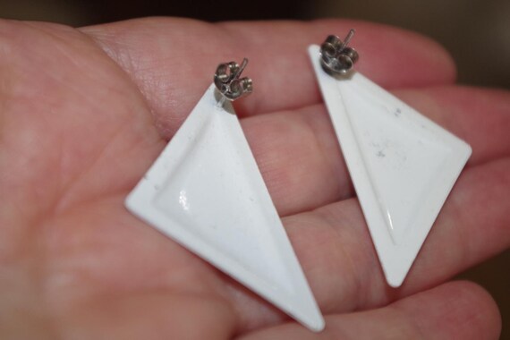 Retro White Triangular Stud Earrings - image 4