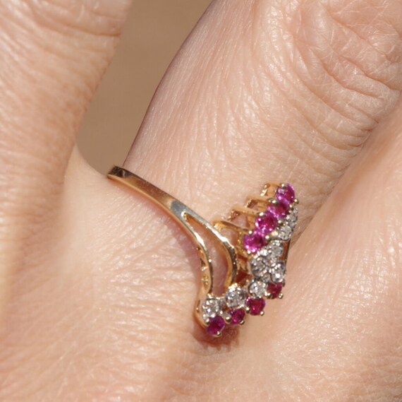 10K Gold Ruby & Diamond Cluster Chevron Ring - Si… - image 9