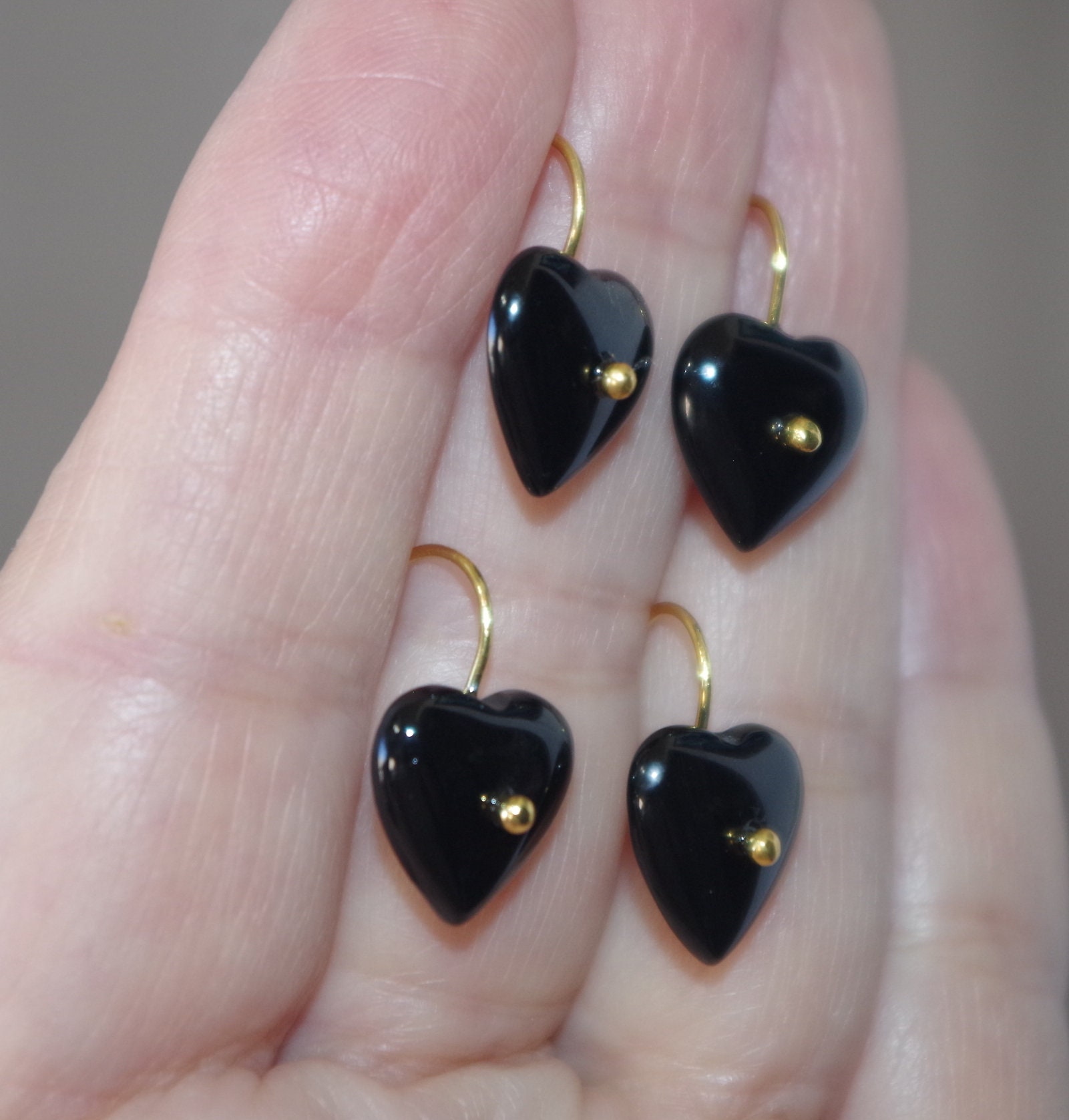 Orecchini A Cuore In Onice Nero - Gioielli In Pietra Naturale, Design Contemporaneo, Donna