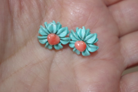 14K Turquoise Carved Flower Jackets With Dome Hea… - image 6