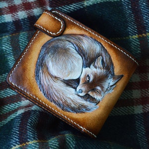 Diseño de zorro rojo y árbol Yggdrasil - Cartera de cuero personalizada - Regalo para él o para ella