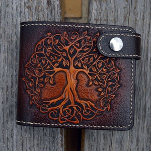 Diseño de mitología nórdica con Yggdrasil, Valknut y Mjölnir - Cartera de cuero personalizada para hombre - Regalo personalizado con North Pagan Soul