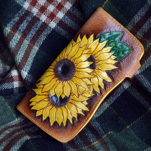Sonnenblume Leder Geldbörse mit Gravur - Handwerklich geschnitzte personalisierte Geldbörse - Perfektes Geschenk für Frauen - Stilvolles Accessoire für Sie