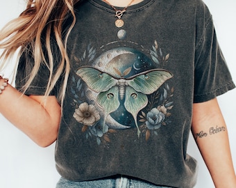 Luna Moth And Moon Shirt Comfort Colors Celestial Fairy TShirt Whimsigoth T-Shirt Dark Academia Fairycore Aesthetic Boho Vintage Floral Tee