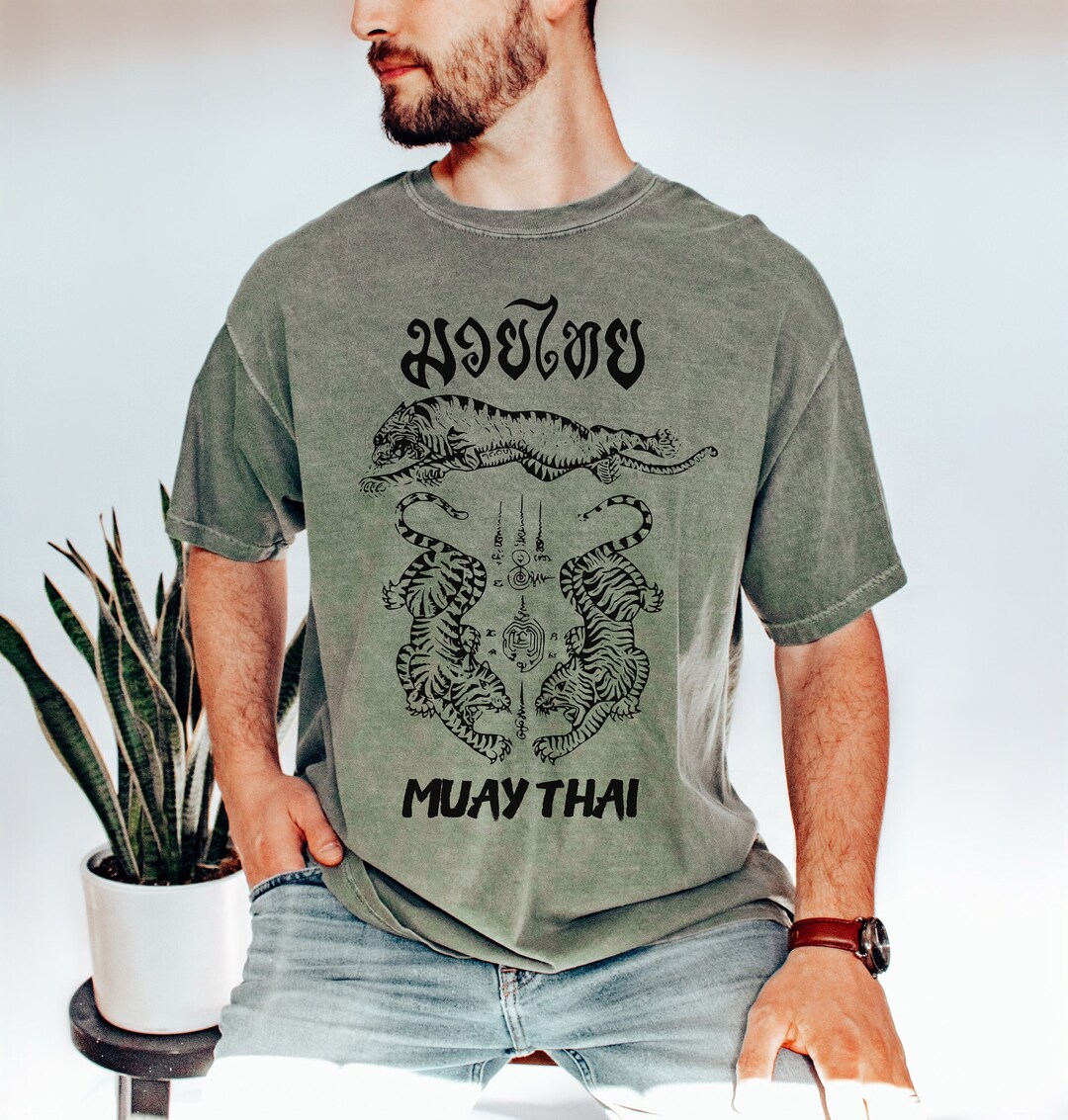 Boxeador Tailandés Practicando Boxeo | Foto Gratis