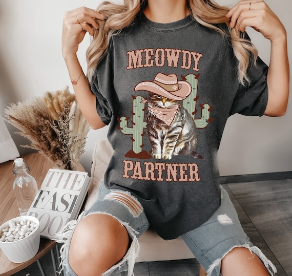 SweetVaniaDesign Cowboy Cat Shirt Meowdy Partner Funny Western T Shirt Vintage Graphic Country Music Tee Oversized Comfort Colors Howdy Tshirt Cowgirl Boots