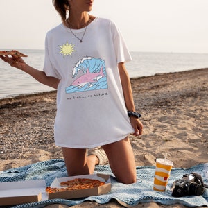 Shark T Shirt Vintage For Women, 80s Shirt Surf Tee, Save The Ocean Retro T-Shirt, Oversized Beach Bum Tshirt, Surf Top, Coconut Girl Tees
