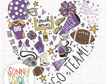 Può includere: Illustrazione a forma di cuore con elementi a tema football americano. Include un casco, una maglia, un pallone da football, pompon e le parole "GO TEAM!" e "TOUCH DOWN". Il design presenta colori viola, oro e bianco.