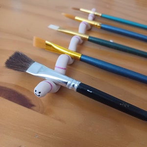 Paintbrush holder