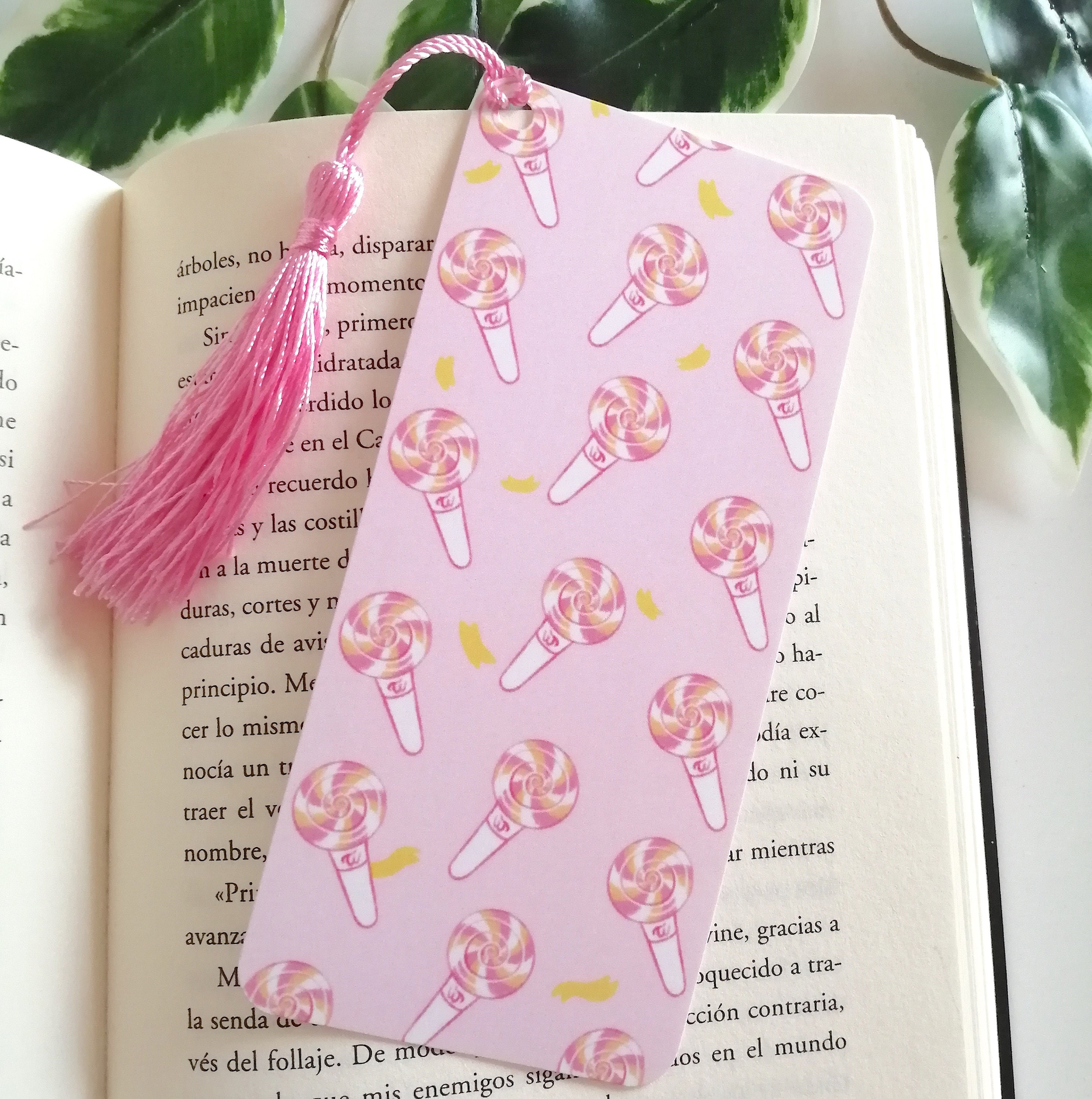Kpop bookmarks 9 designs | Etsy
