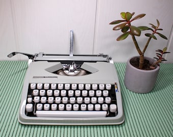 Hermes *New Platen* Baby Portable Typewriter Vintage con estuche 1970 QWERTY