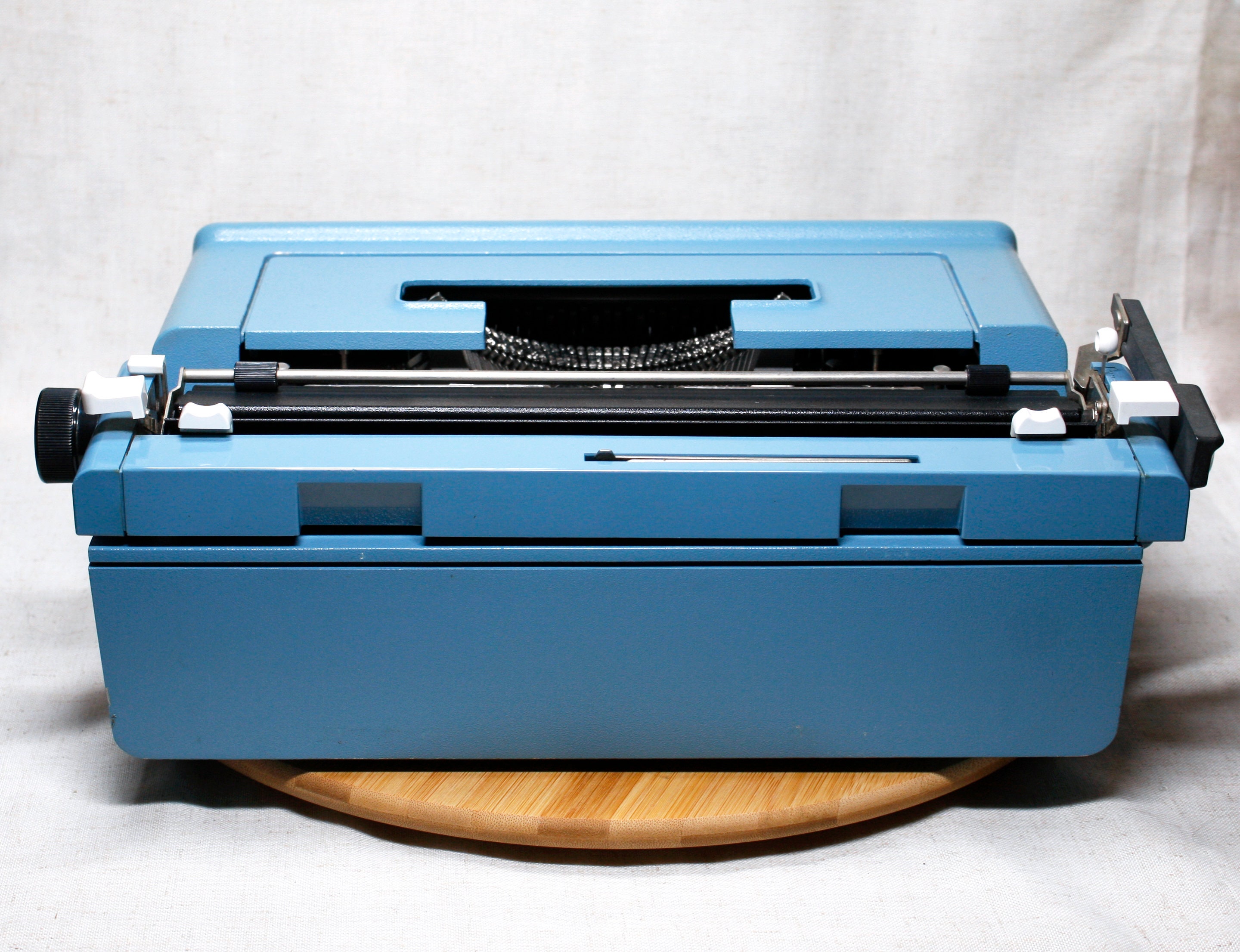 Olivetti Studio 46 Blue Portable Vintage Typewriter QWERTY